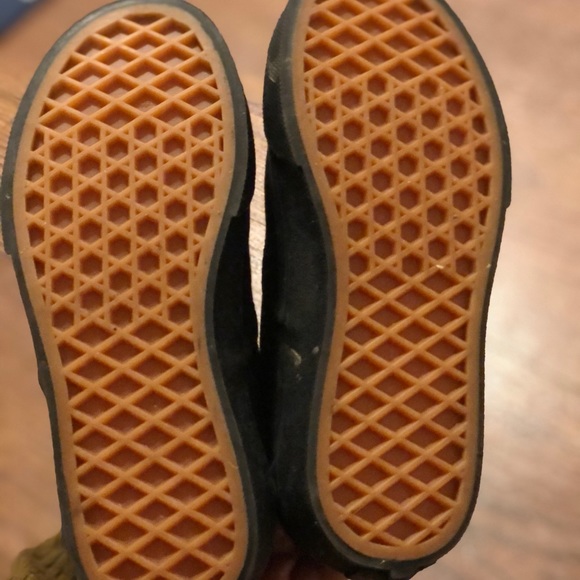 VANS - Picture 2 of 3